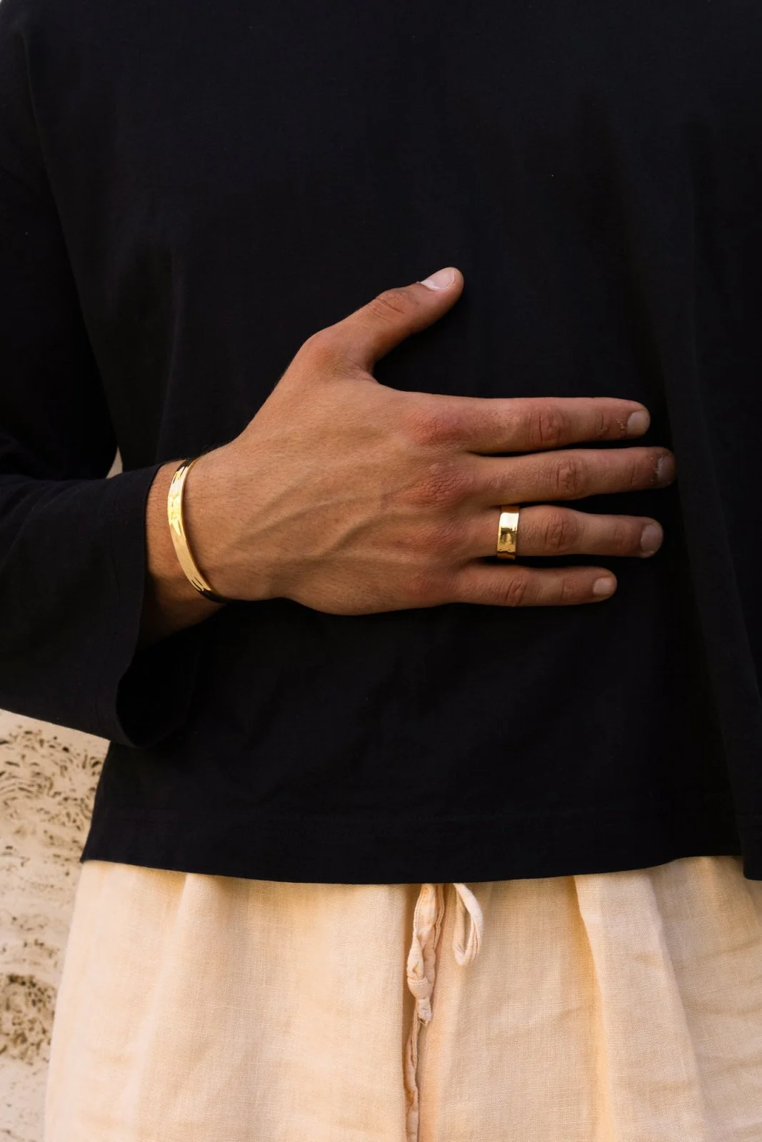 CAINTÈ HAMMERED BRACELET - Image 4